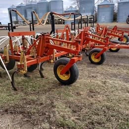 32’ BOURGAULT AIR SEEDER PACKAGE