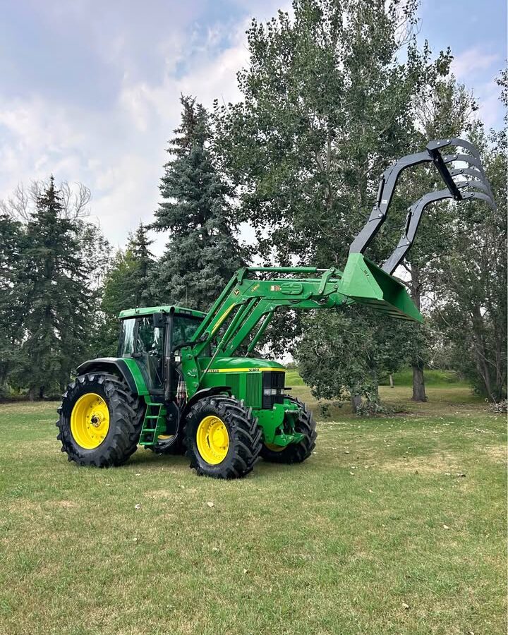 2002 John Deere 7810 c/w H380 Loader Bucket/Grapple